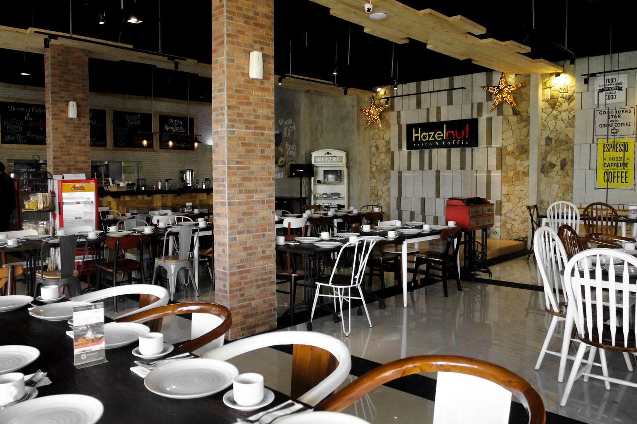 Hazotel Semarang Exterior foto