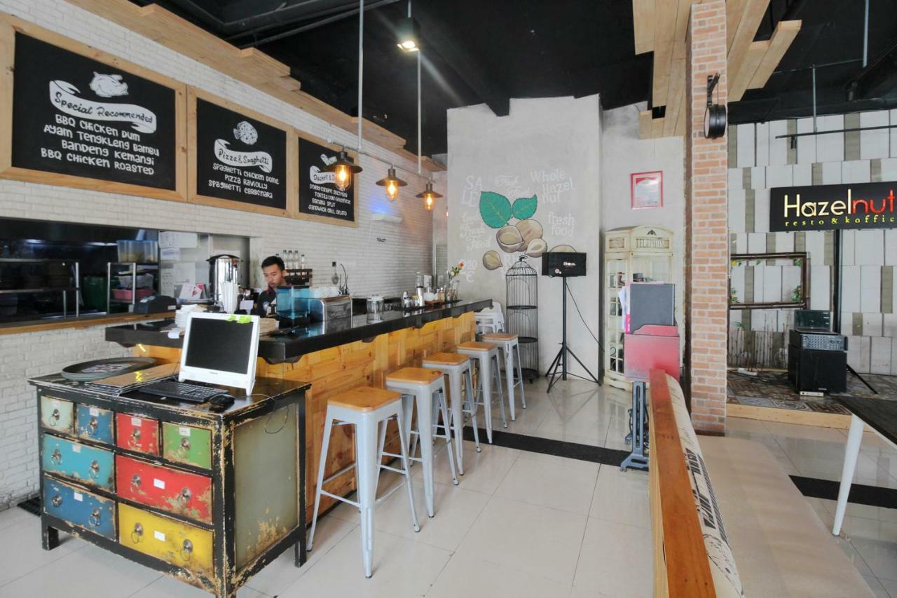 Hazotel Semarang Exterior foto